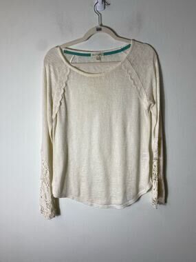 Love on a Hanger Off White Crochet Lace Detail Sweater Sz M